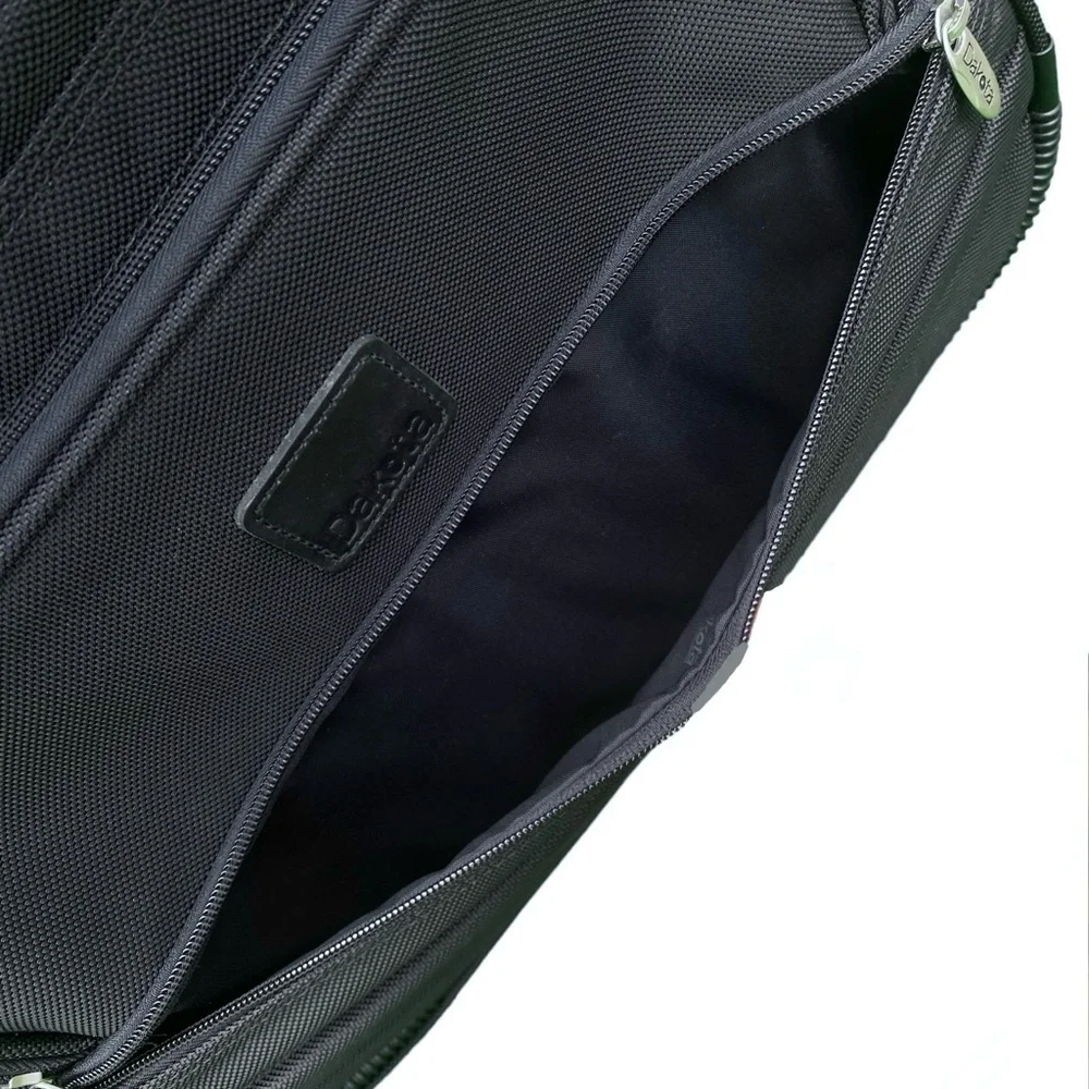 DAKOTA Metro by Tumi DELUXE TOTE Crossbody Messenger Bag BLACK Briefcase Laptop.